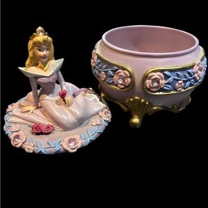 Rare Disney Sleeping Beauty Princess Jewelry Box with Figurine top. Early 2000’s
